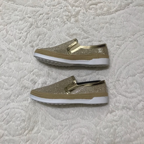 👟 Via Pinky Collection Gold Winnie Sneakers - Picture 3 of 16